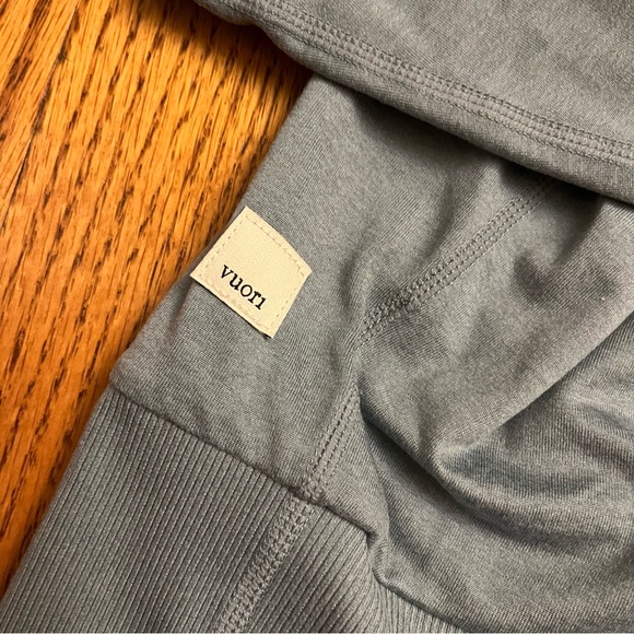 VUORI Long Sleeve Halo Crew. Size Large.
Color: Vintage Pistachio Heather - Picture 8 of 9